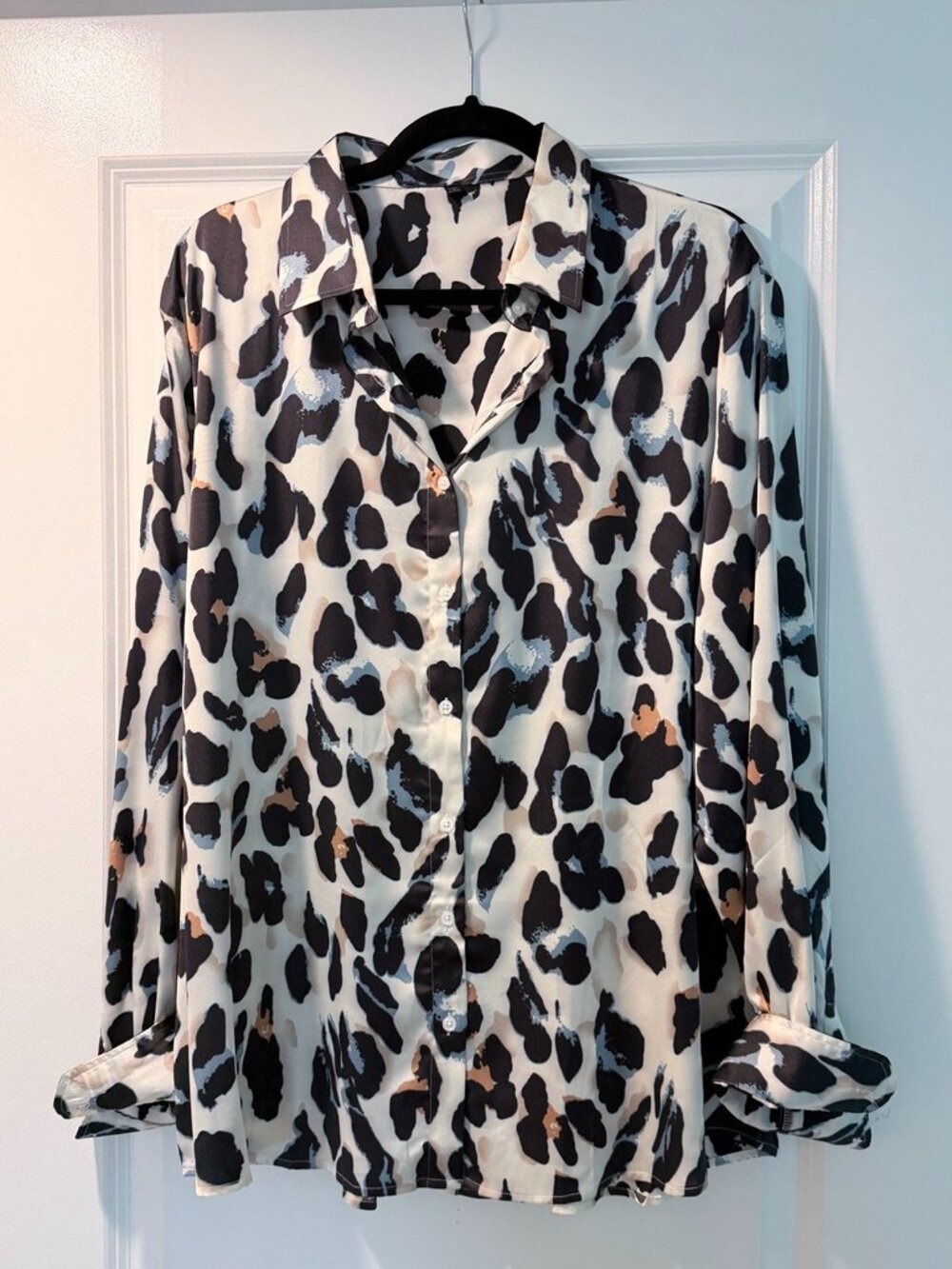 PLus size 2x satin feel shirt! Beautiful print, LIKE NEW!